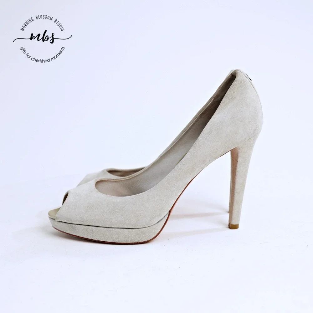 Coach Suede Y2K‎ Platform Stiletto Peep Toe Heel Pumps Light Gray Women 8.5